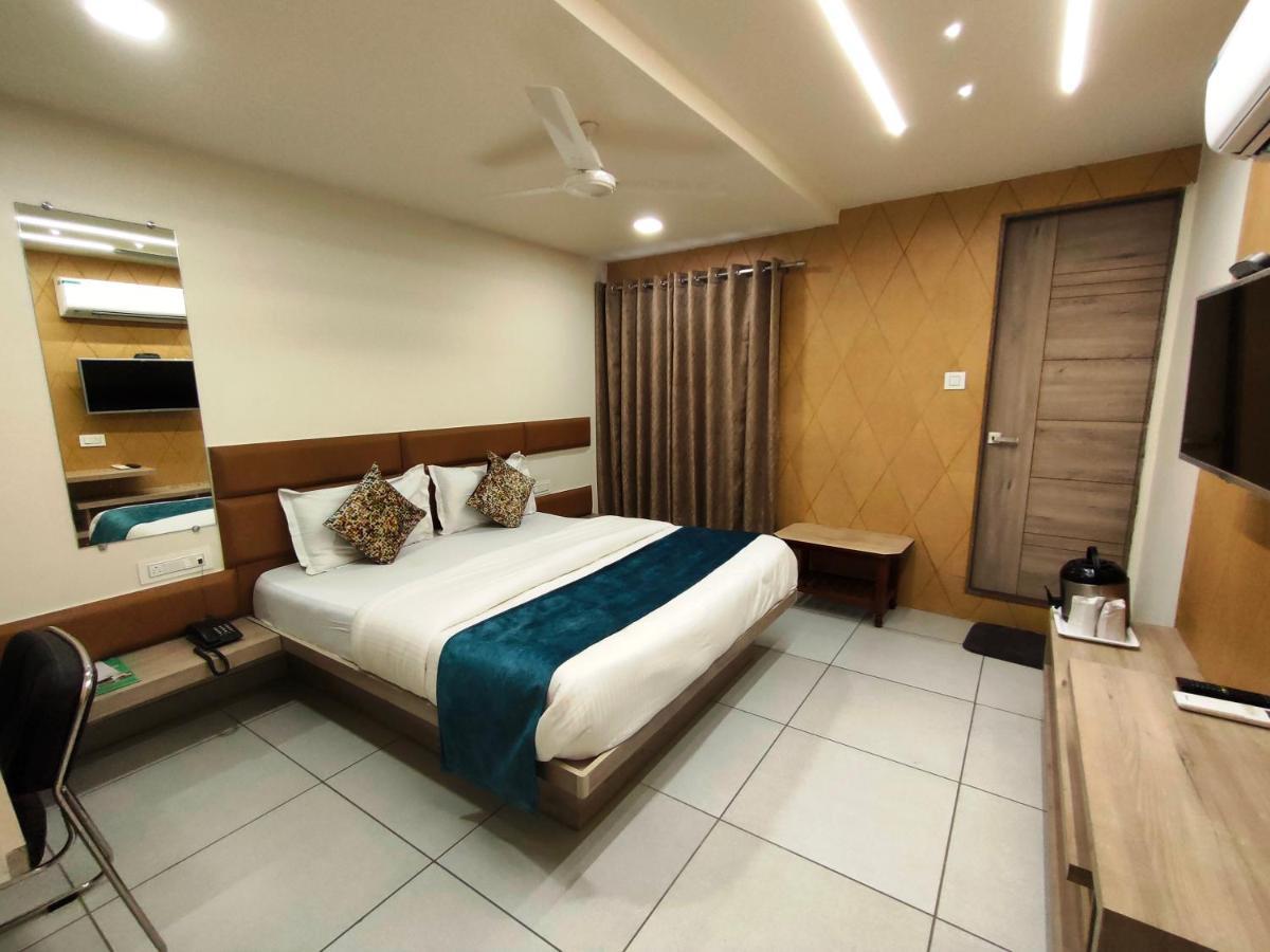 Hotel Kinara Ahmedabad Extérieur photo